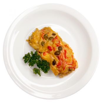 Рыба, запеченная с овощами и каперсами 